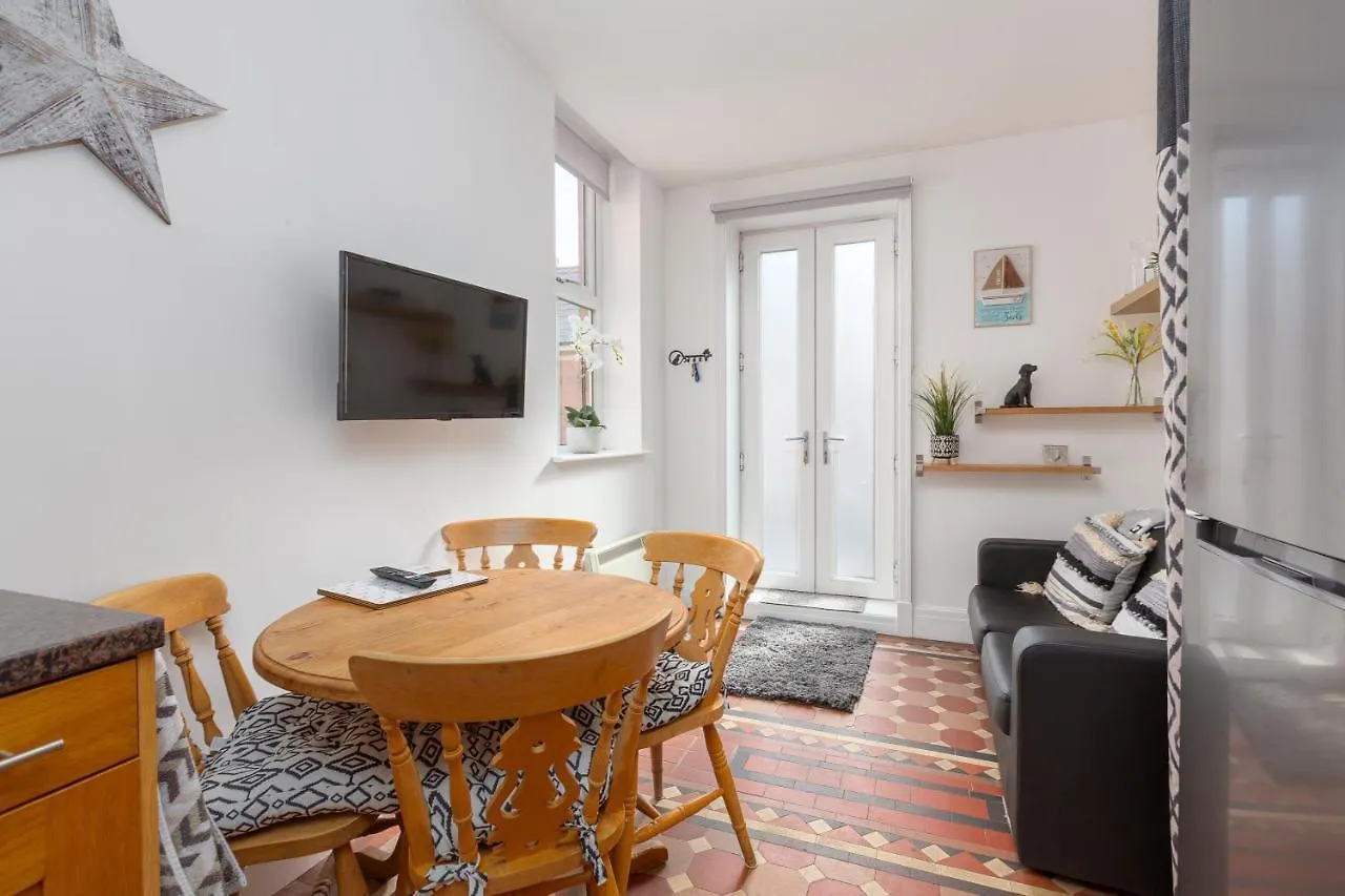 Apartment Charles Alexander Short Stay - Clifton Drive Beach Retreat Lytham St Annes