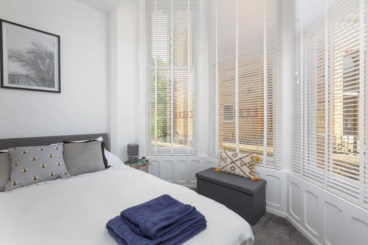 Charles Alexander Short Stay - Clifton Drive Beach Retreat 莱瑟姆-圣安妮 0*,  英国