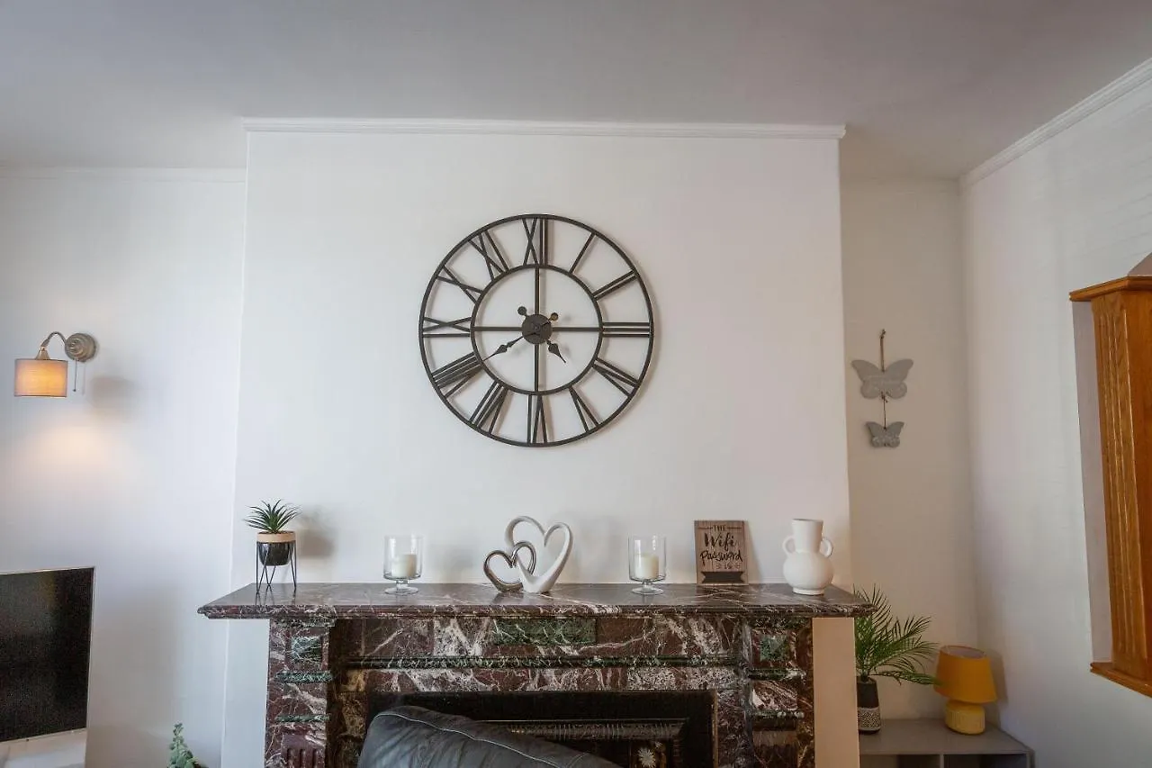 Charles Alexander Short Stay - Clifton Drive Beach Retreat Lytham St Annes 0*,  United Kingdom