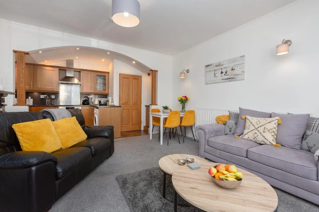 Charles Alexander Short Stay - Clifton Drive Beach Retreat Lytham St Annes
