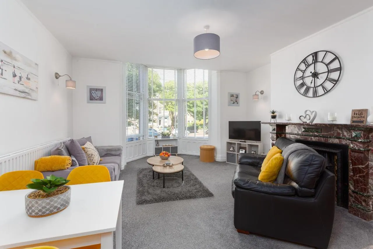 Charles Alexander Short Stay - Clifton Drive Beach Retreat Lytham St Annes United Kingdom